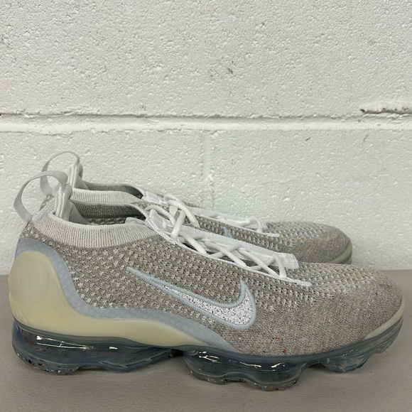 Nike Air Vapormax 2021 FK Womens White/White-Pure Platinum Sz 10  (DC4112-100) - Picture 1 of 7